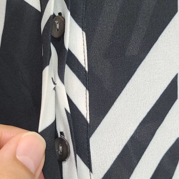 Crosby‎ Geometric Long Sleeve Blouse Size M - Picture 4 of 7